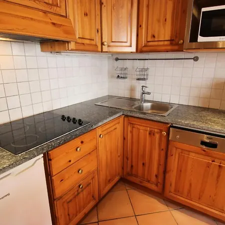Neves - Agreable 2 Pieces Pour 5 Personnes Au Coeur Quartier Anime De La Station Mae-7528 Apartmán